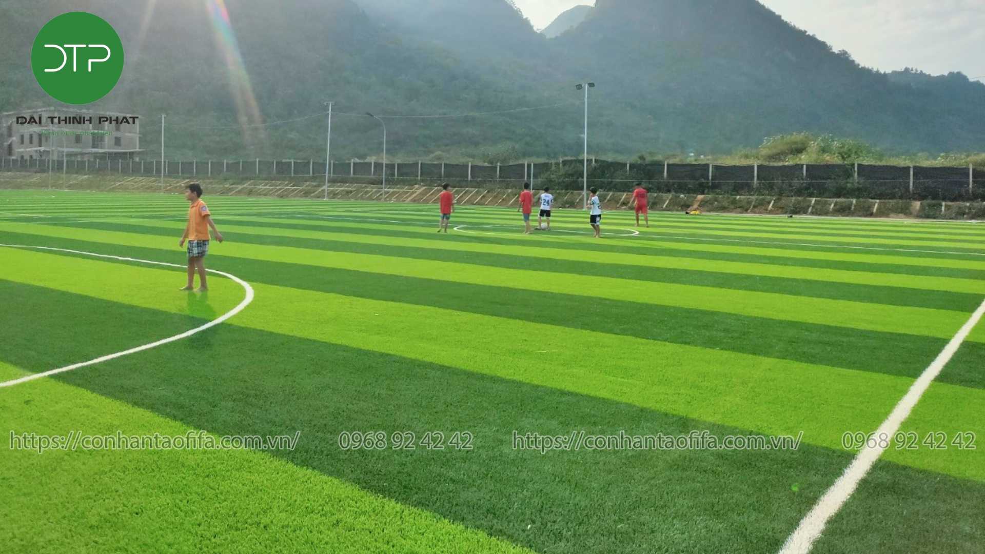 Thời gian thi công sân cỏ nhân tạo mất bao lâu? Quy trình chuẩn A – Z cho nhà đầu tư